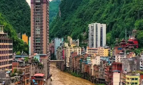 A cidade mais estreita do mundo: Yanjin, na China